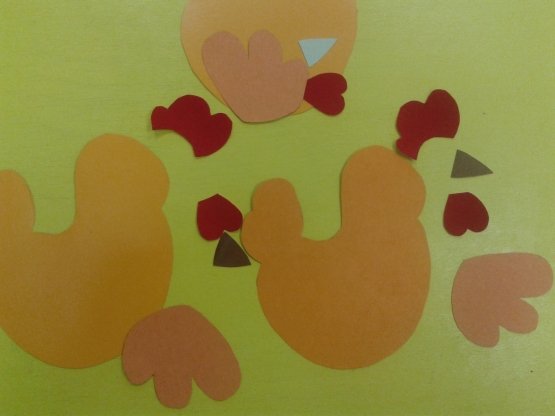 Курочка для аппликации в младшей группе