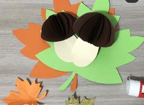 Гриб из цветной бумаги