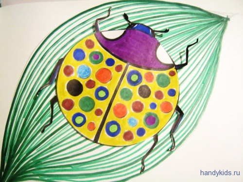 Аппликация жука из цветной бумаги