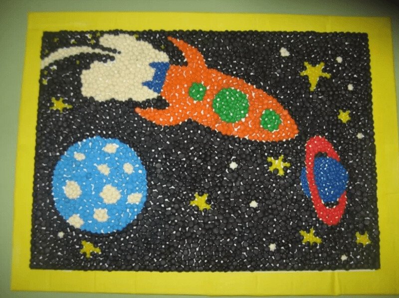 Ракета в космосе пластилинография. Пластилинография на тему космос в детском саду. Пластилинография ко Дню космонавтики в детский сад. Аппликация звездное небо