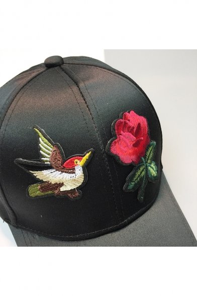 Кепка с вышитым сердцем