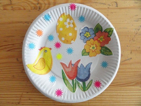 Панно на одноразовых тарелках