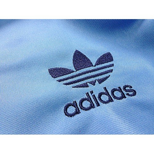 Оригинальная фирма адидас