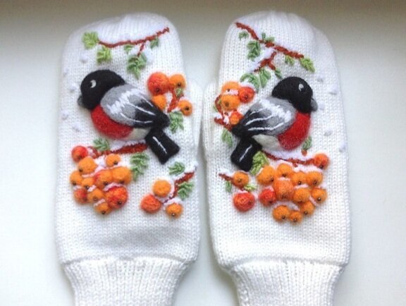 Варежки с вышивкой
