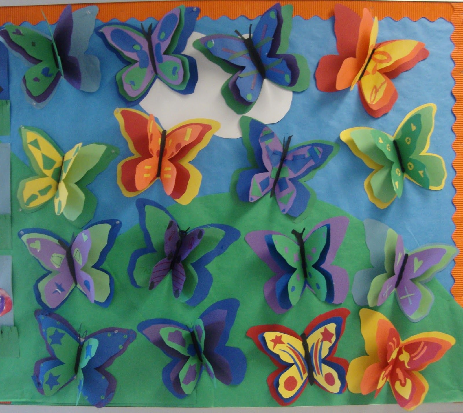 Бабочка поделка из бумаги. Бабочка аппликация для детей. Бабочка из цветной бумаги. Объемная аппликация бабочка. Конспект аппликации бабочка