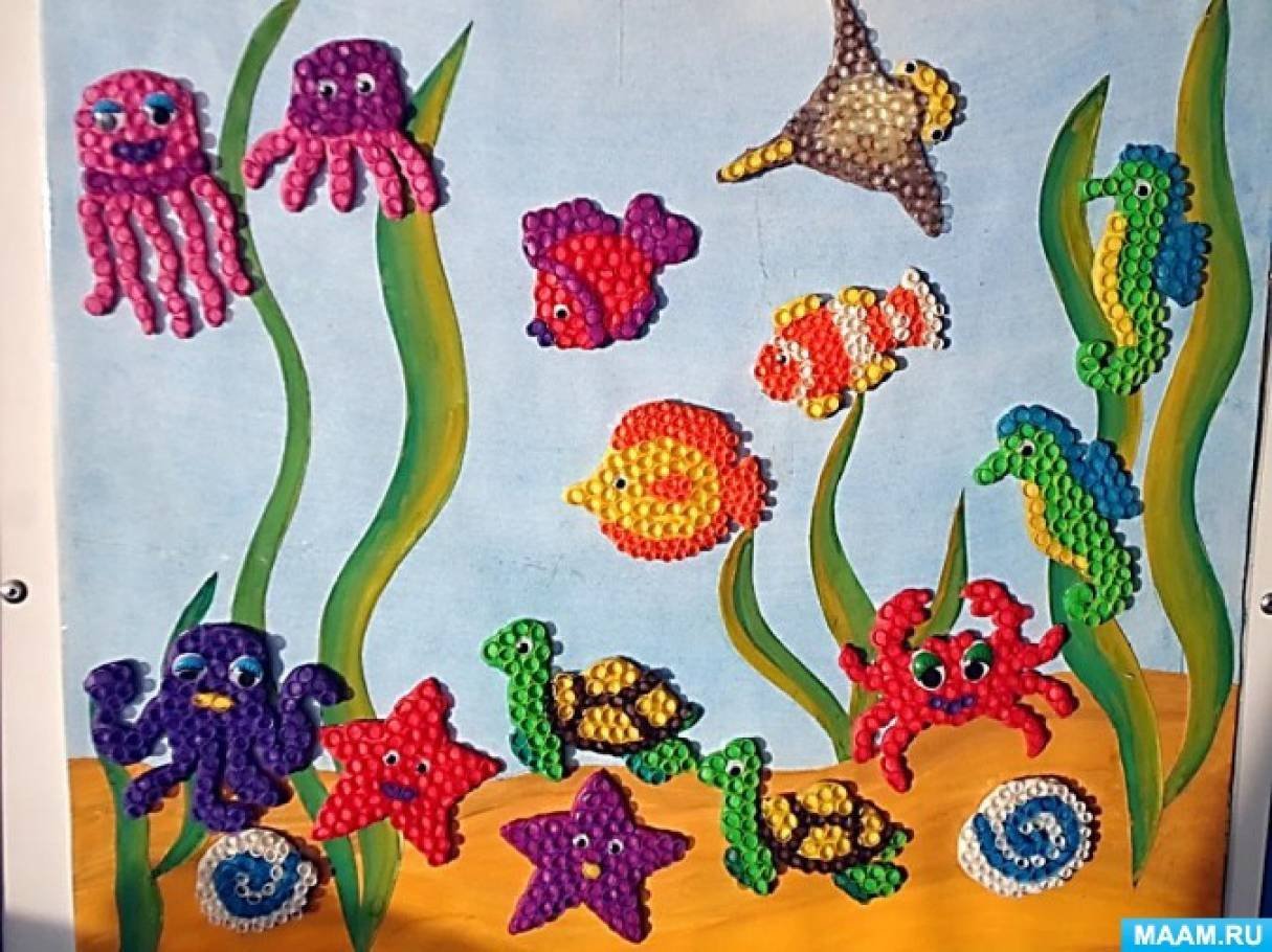 На дне творческие работы. Подводный мир пластилинография для детей. Пластилинография Морское царство аквариум. Пластилинография подводное царство. Пластилинография для детей Морское дно.