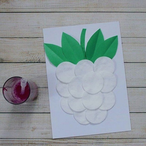 Ягоды из ватных дисков