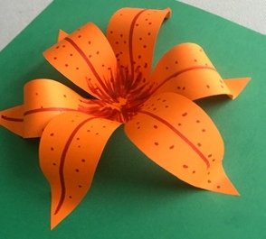 Поделка лилии из бумаги
