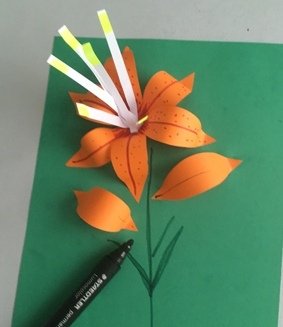 Поделка лилии из цветной бумаги