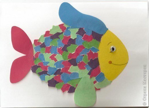 Рыбка на цветной бумаге