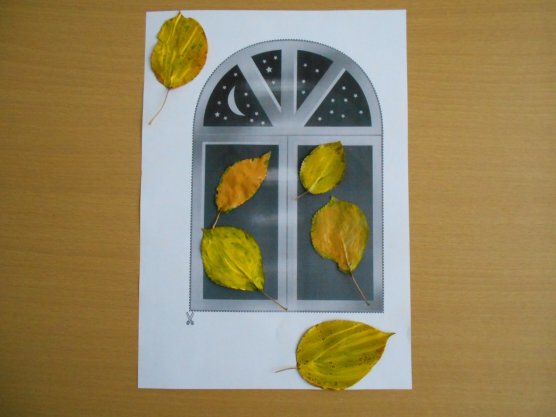 Аппликация листочки на окошке
