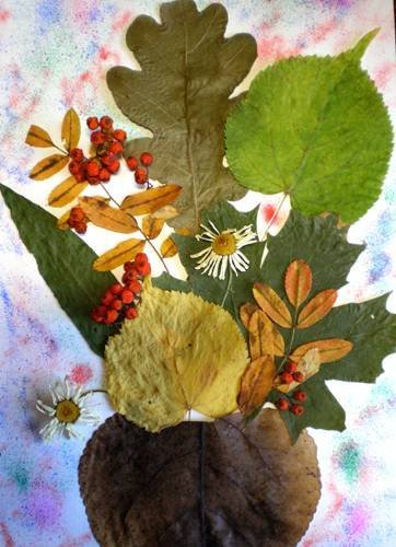 Осенняя композиция из природных материалов на картоне