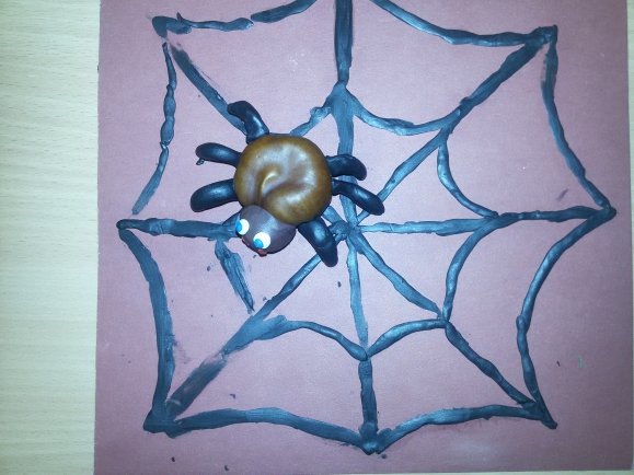 Паучок на паутине лепка