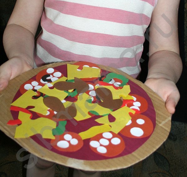 Пицца из цветной бумаги