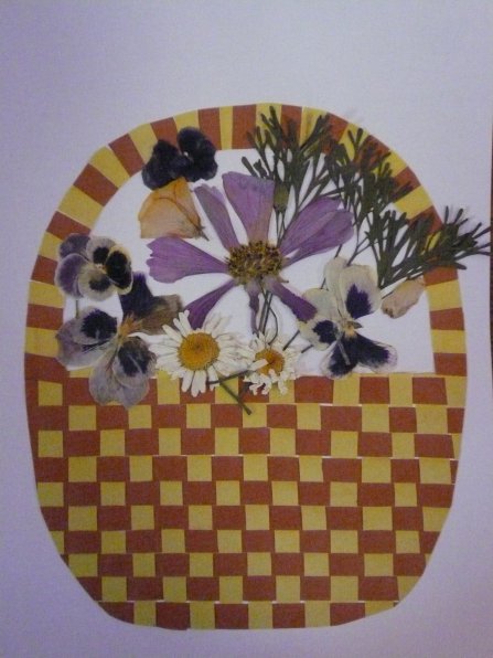 Плетеная корзина из цветной бумаги