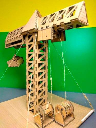 Башенный кран из картона