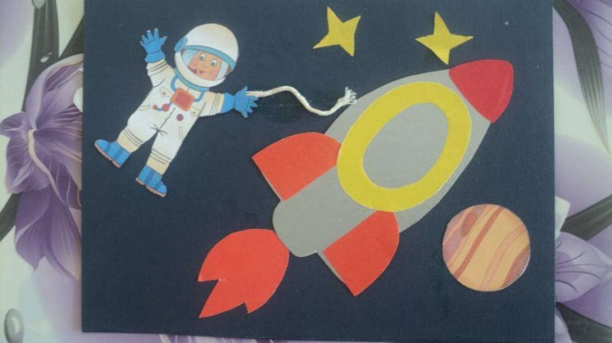 Аппликация космонавт в открытом космосе старшая группа. Аппликация ко Дню космонавтики. Аппликация космос для детей.