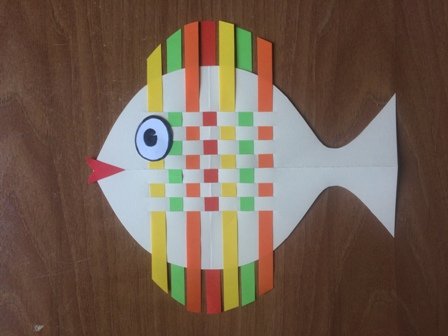 Плетеная рыбка из бумажных полосок