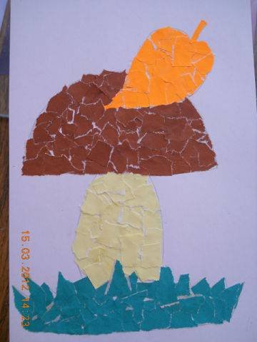 Обрывная аппликация из бумаги гриб