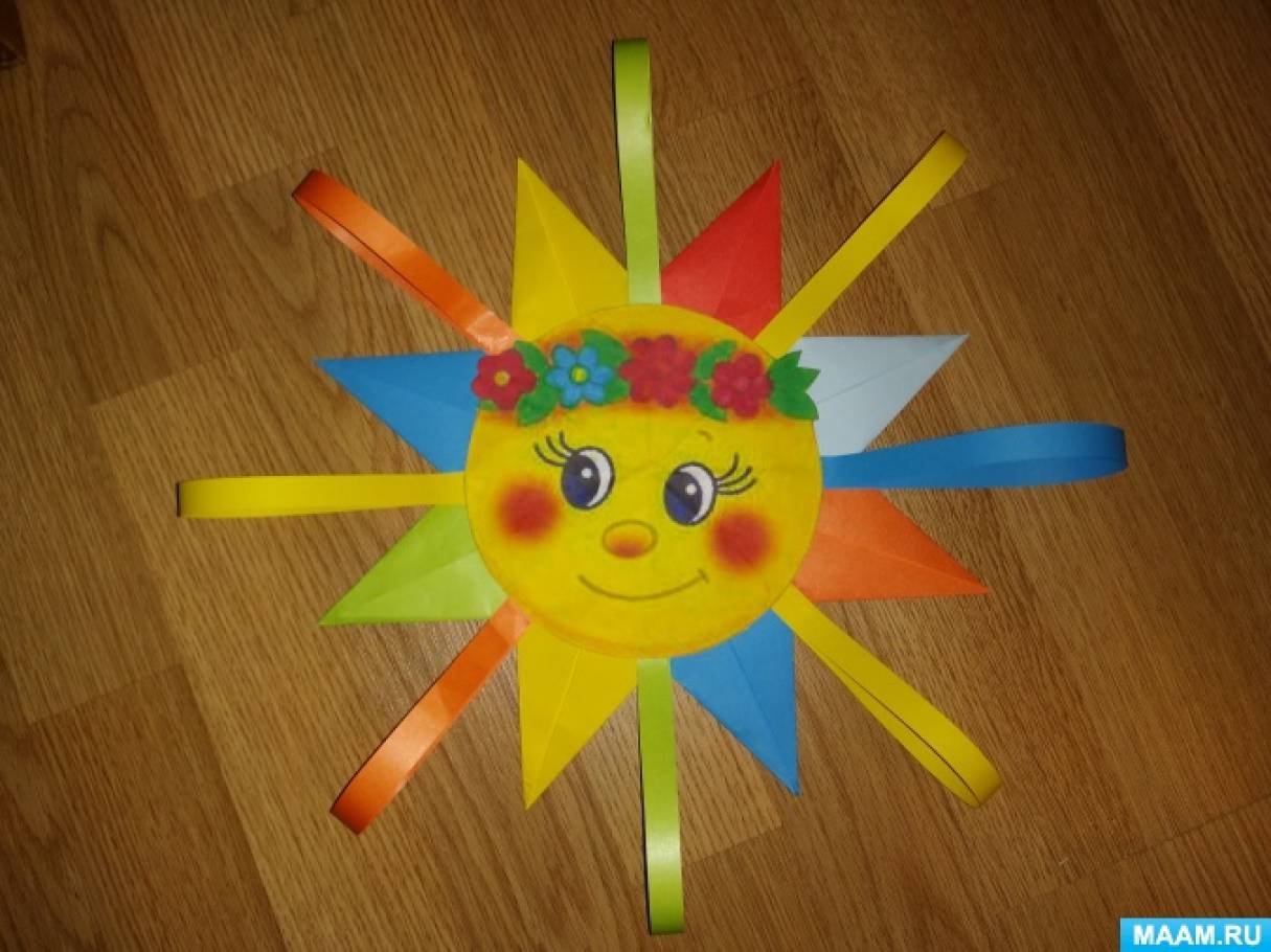 Поделка солнышко на масленицу на палочке. Поделка солнце. Поделка солнце из бумаги. Поделка солнышко из бумаги. Солнце из цветной бумаги.