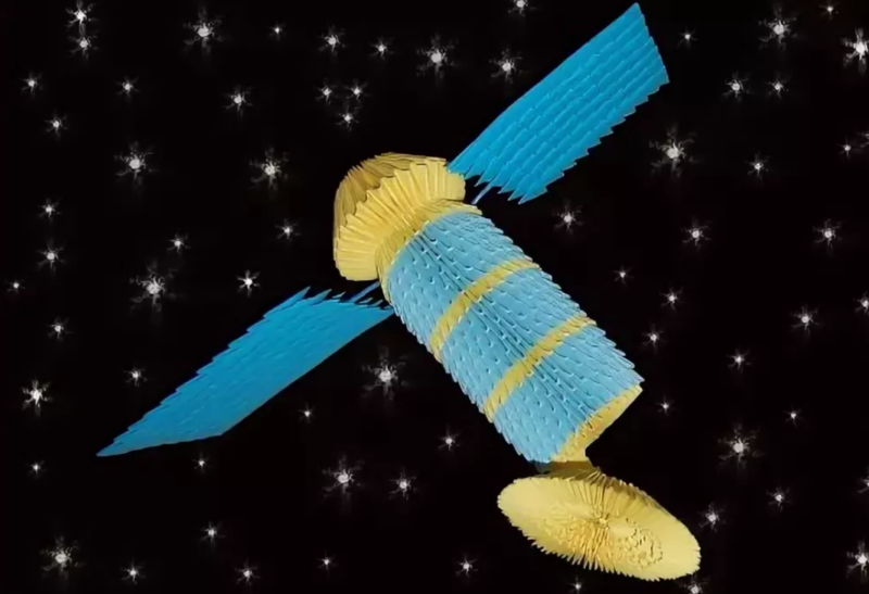 День космонавтики спутники. Спутник поделка. Космический Спутник поделка. Поделки на тему космические аппараты. Спутник в космосе поделка.
