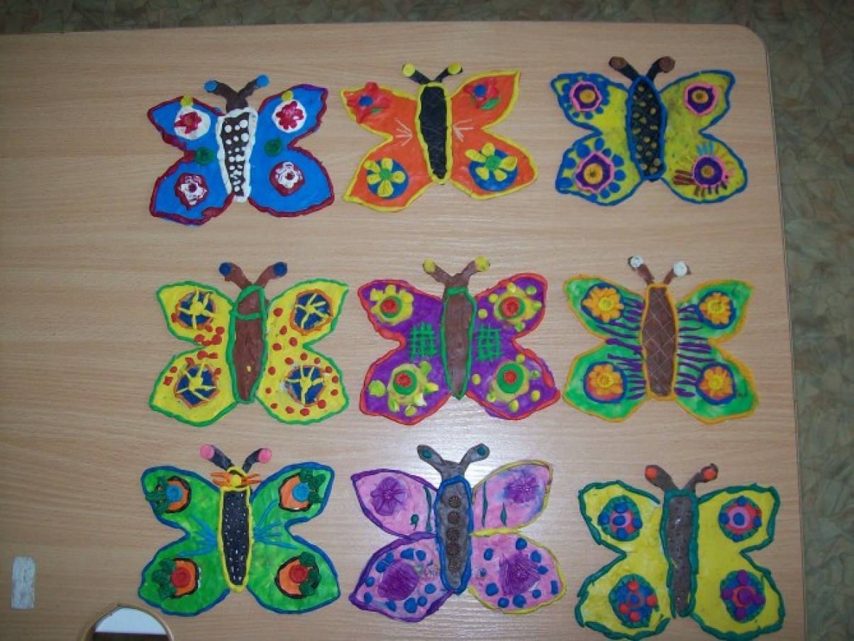 Занятие бабочки средняя группа. Аппликация. Бабочки. Аппликация бабочка в старшей группе. Сование бабочки в старшей группе. Рисование в средней группе на тему бабочка.