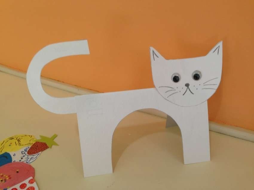 Поделка котенок из бумаги. Кошка из картона. Поделка кошка для малышей. Конструирование кошка. День кошек в средней группе