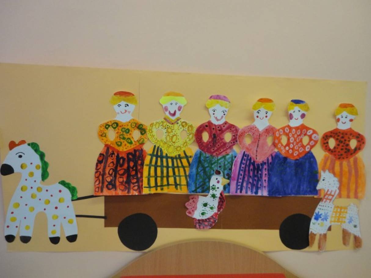 Неделя игрушки старшая группа. Младшая группа народно прикладное искусство Дымковская игрушка. Декоративно-прикладное искусство в средней группе. Декоративно-прикладное искусство в детском саду старшая группа. Коллективная работа по народным промыслам.