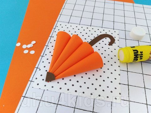 Зонтик из конусов аппликация