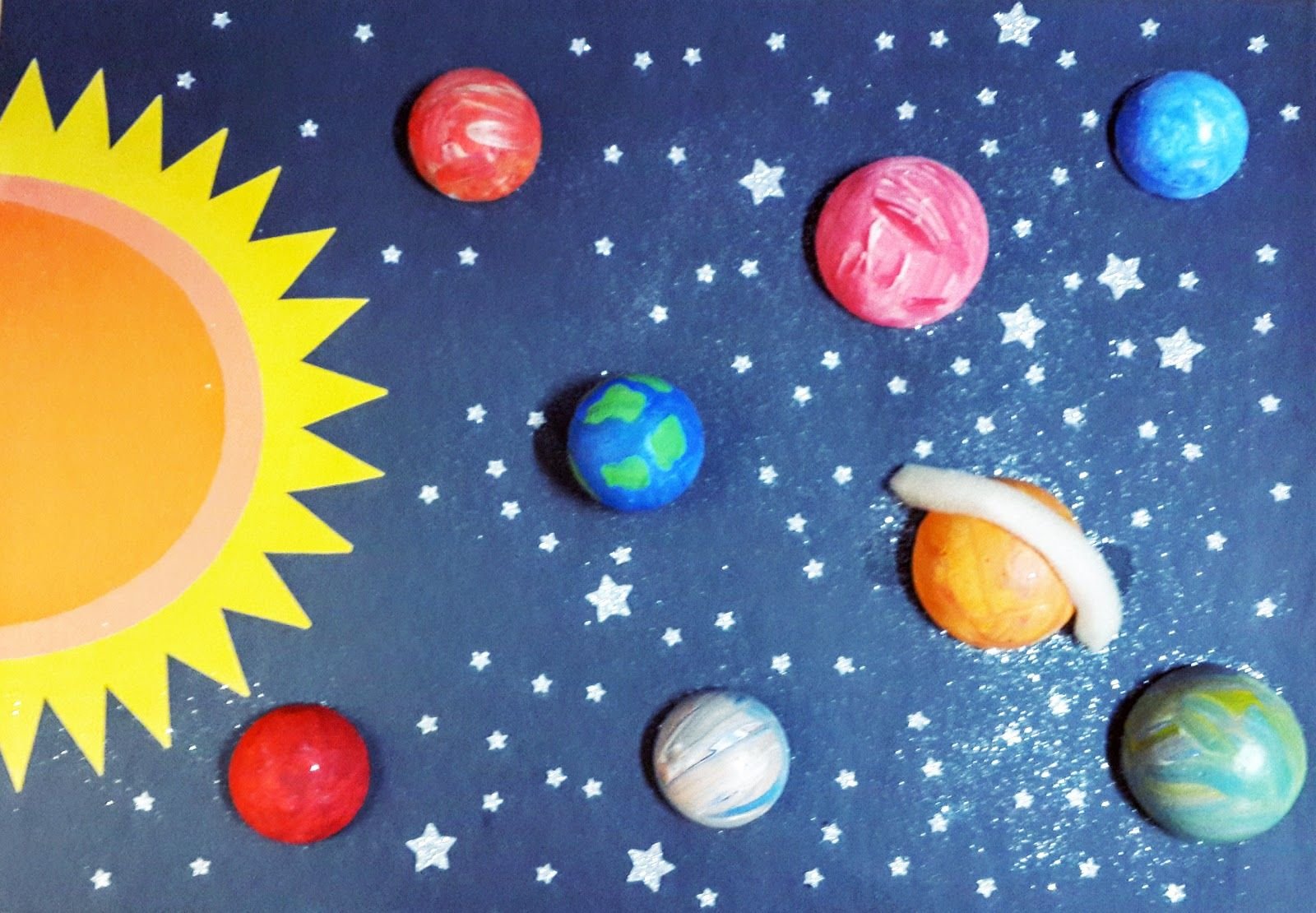 Планеты солнечной системы из пластилина. Пластилинография Солнечная система. Поделки на тему космос. Полелка на темускосмос. Аппликация звездное небо