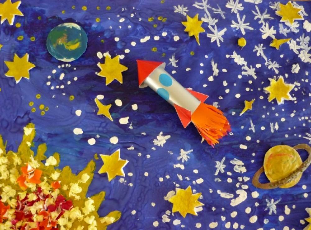 Рисование космос в подготовительной группе нетрадиционные техники. Рисование космос в детском саду. Аппликация на тему космос в детском саду. Космические поделки для детского сада. Аппликации на тему космос для детей.
