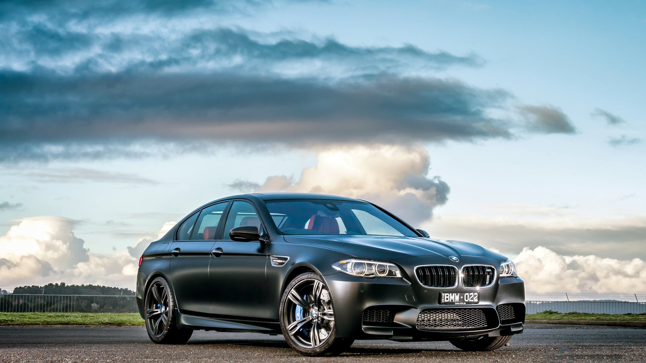 Фото м5 на обои. БМВ м5 ф10. BMW m5 f10 Black. BMW m5 f10 2015. БМВ f10 седан.