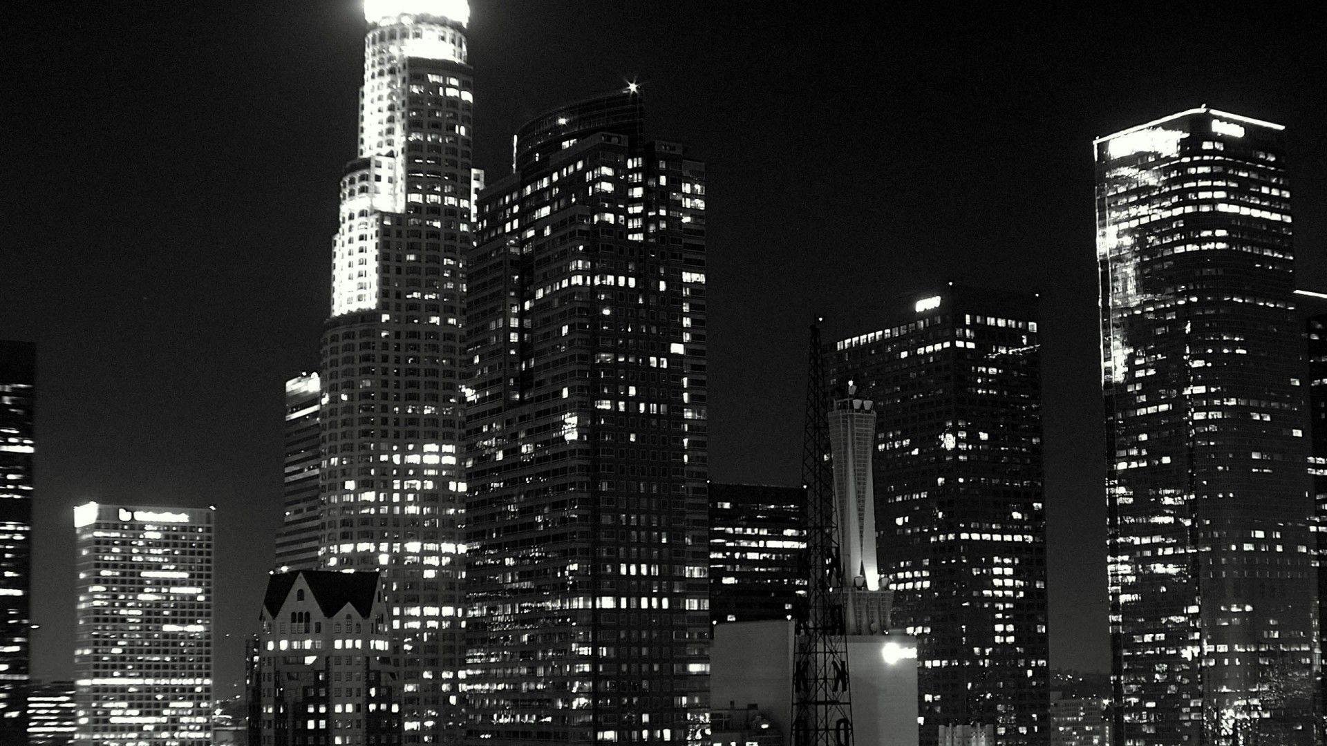 Города черном фоне. Лос Анджелес черно белый. Ночной город чб. Черно белый город. Черно белые обои.