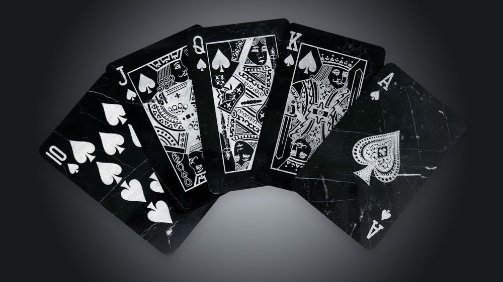 Игральные карты. Черная колода карт. Колода карт на черном фоне. Крутые игровые карты.