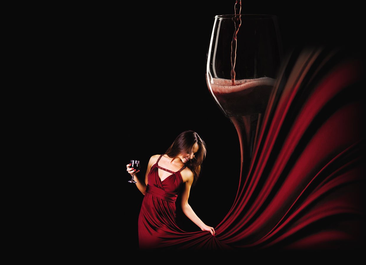 Девушка с бокалом вина. Девушка с вином. Девушка с бокалом красного вина. Женщина в Красном. Порванное платье и бокал вина