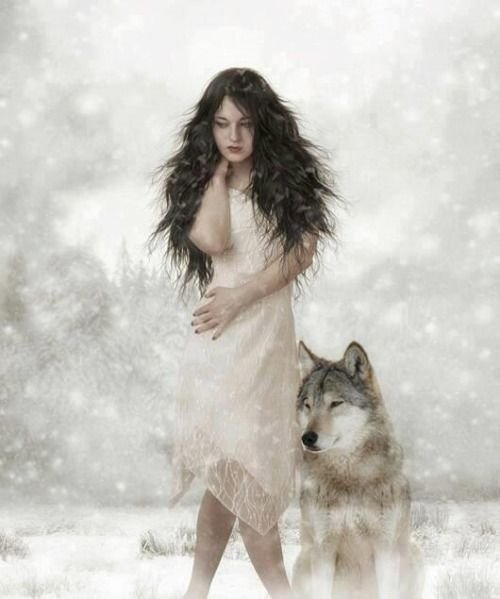 Девушка и волк гиф