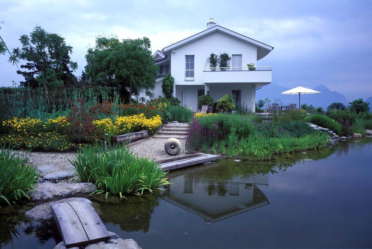 Загородный дом пруд. Японская усадьба с прудиком. Энтони пол ландшафтный дизайнер. Онтарио Канада коттеджи у озера. Энтони пол ландшафтный дизайнер сады.