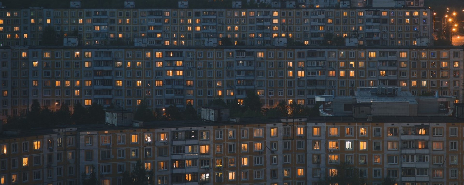ДУМЕР Эстетика панельки. Советские панельные многоэтажки. Многоэтажный дом ночью. Хрущевки ночью.