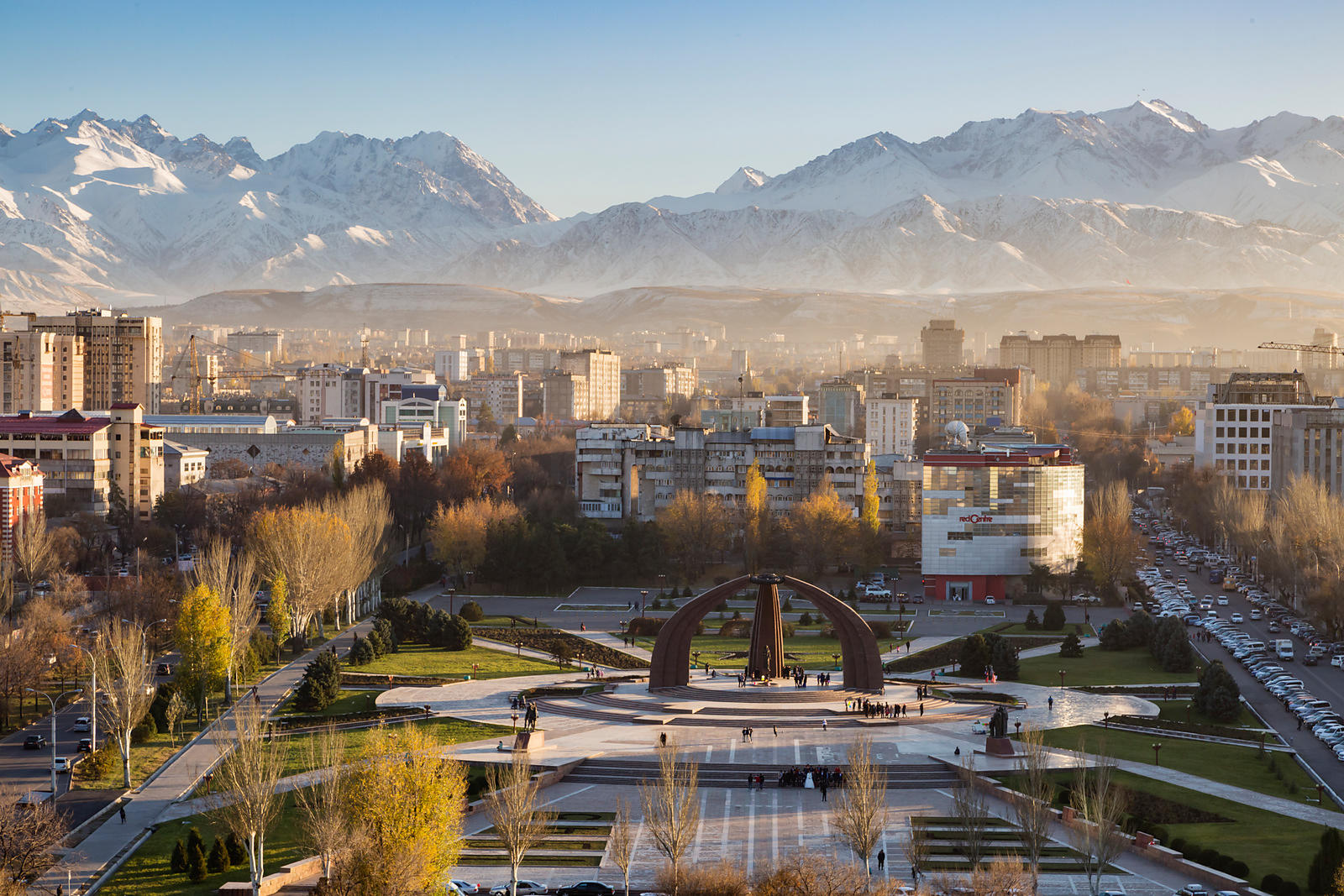 Город бишкек страна. Город Бишкек. Киргизия Бишкек. Панорама Бишкек. Бишкек столица Киргизии достопримечательности.