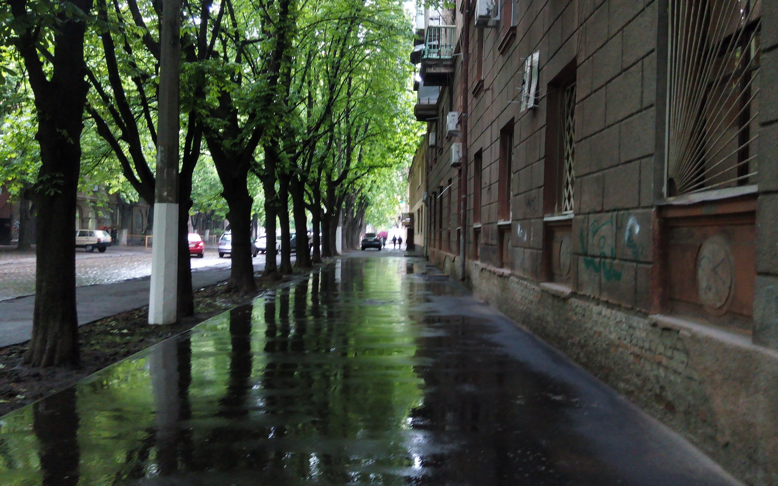 Город без дождей. Улица города. Весенний город. Город после дождя.