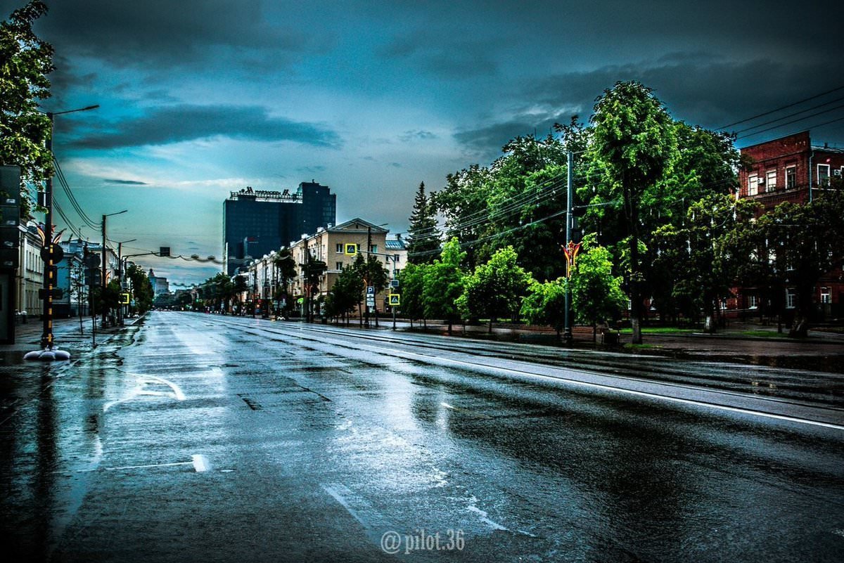 Город без дождей. Дождливый город. Дождь на улице. Улицы после дождя. Городской вид.