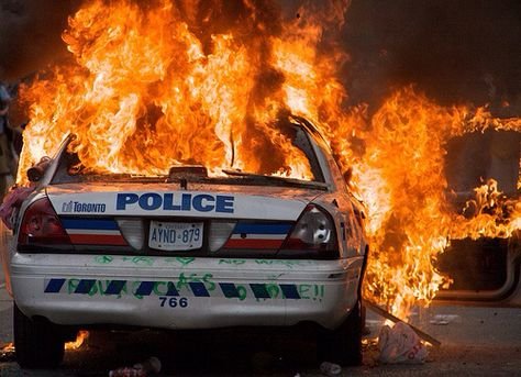 Горящая Полицейская машина