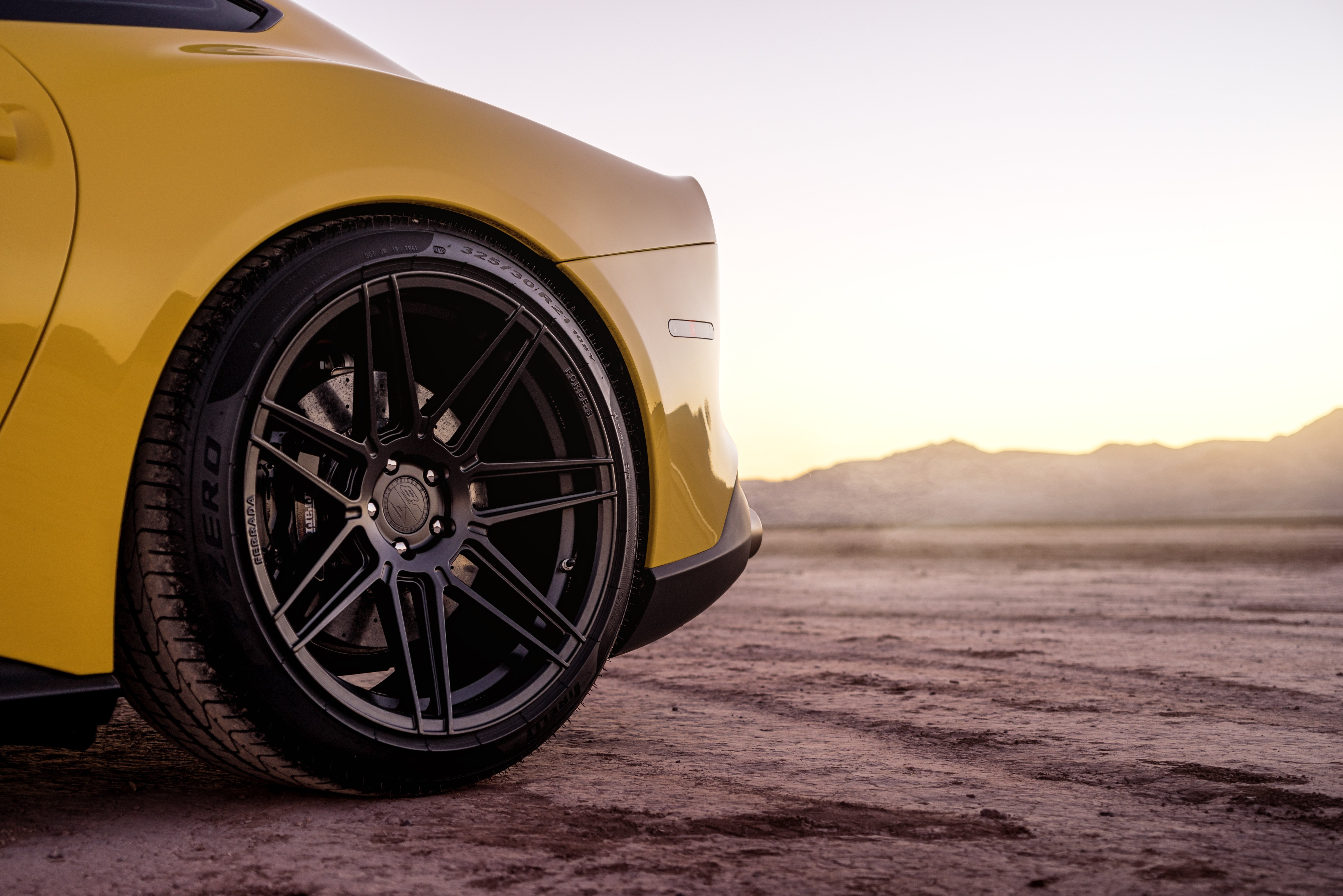 Алматы колесо автомобиля. Ferrari f8 Wheels. Колесо автомобиля. Красивые колеса. Желтые диски.