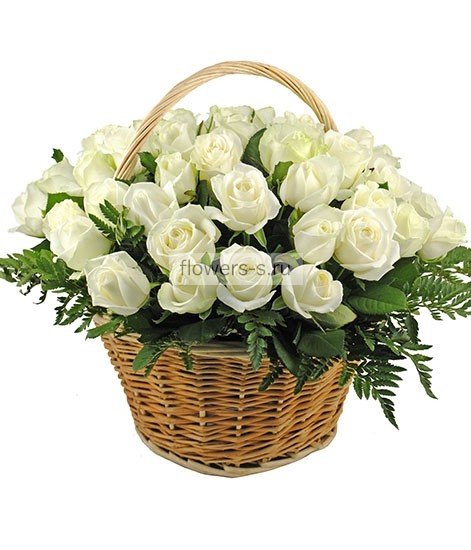 Корзина белых роз