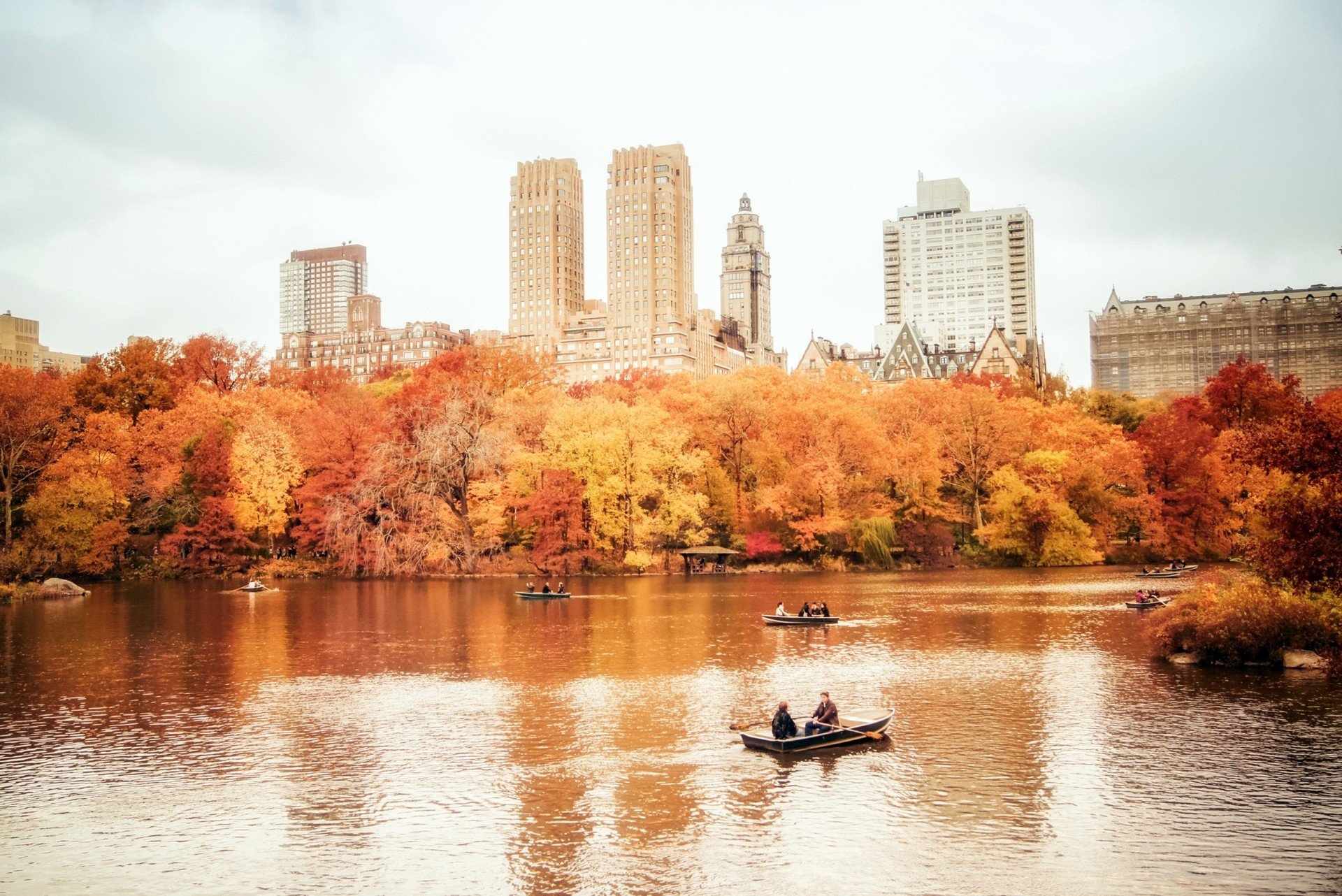 Картинки природы города. Централ парк Нью-Йорк. Осенний Нью-Йорк централ парк. Осень в Нью-Йорке Центральный парк. Центральный парк Нью-Йорк осенью.