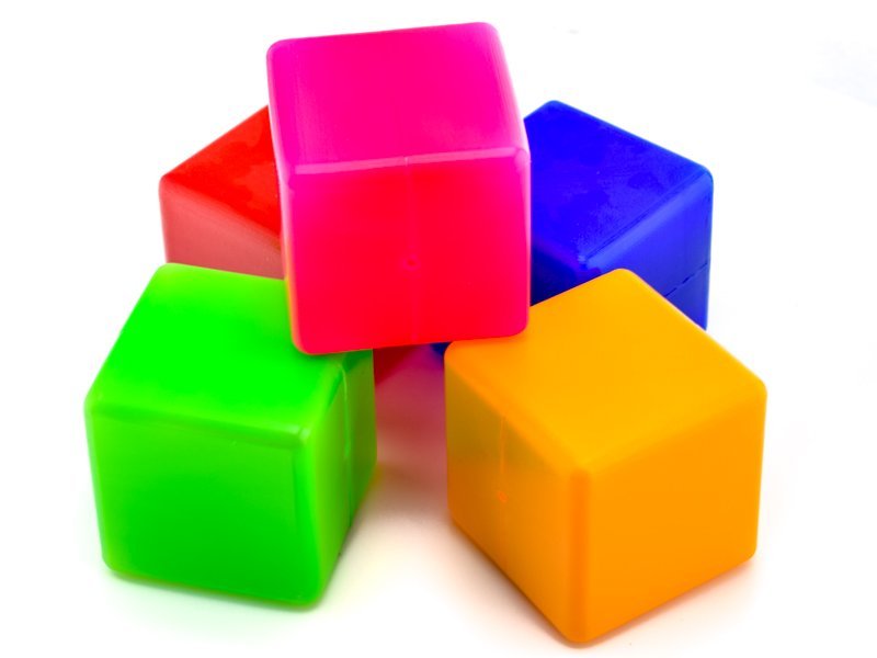 Пятерка кубов. Кубик пластиковый. Детские кубики. Кубики пластмассовые. Кубики "игрушки".