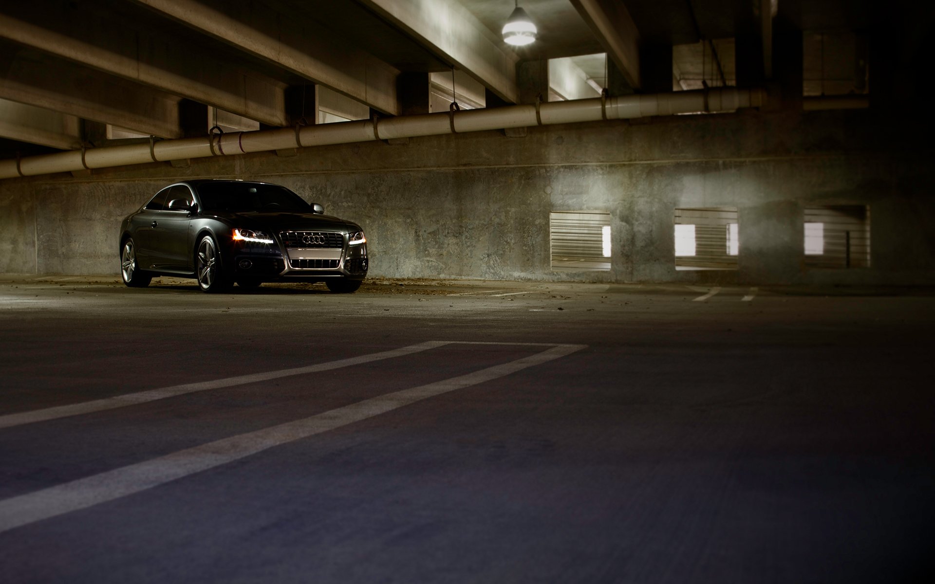 Машина фон для гачи. Кар паркинг Додж Чарджер. Машина в паркинге. Черные машины на парковке. Подземная парковка ночью.