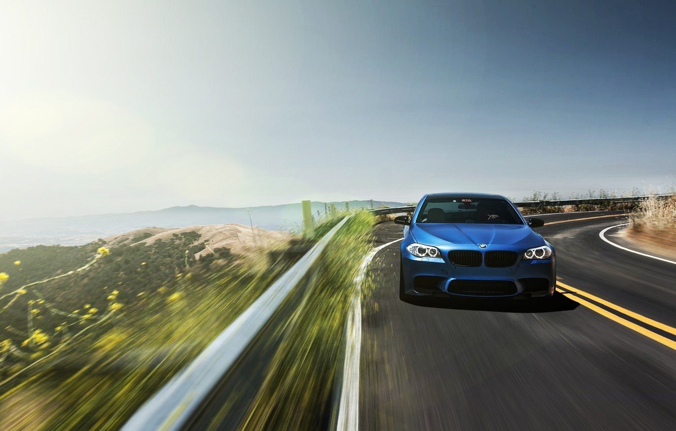BMW m5 скорость. BMW 3 Road. BMW m5 f10 Monte Carlo Blue. Машина на дороге.