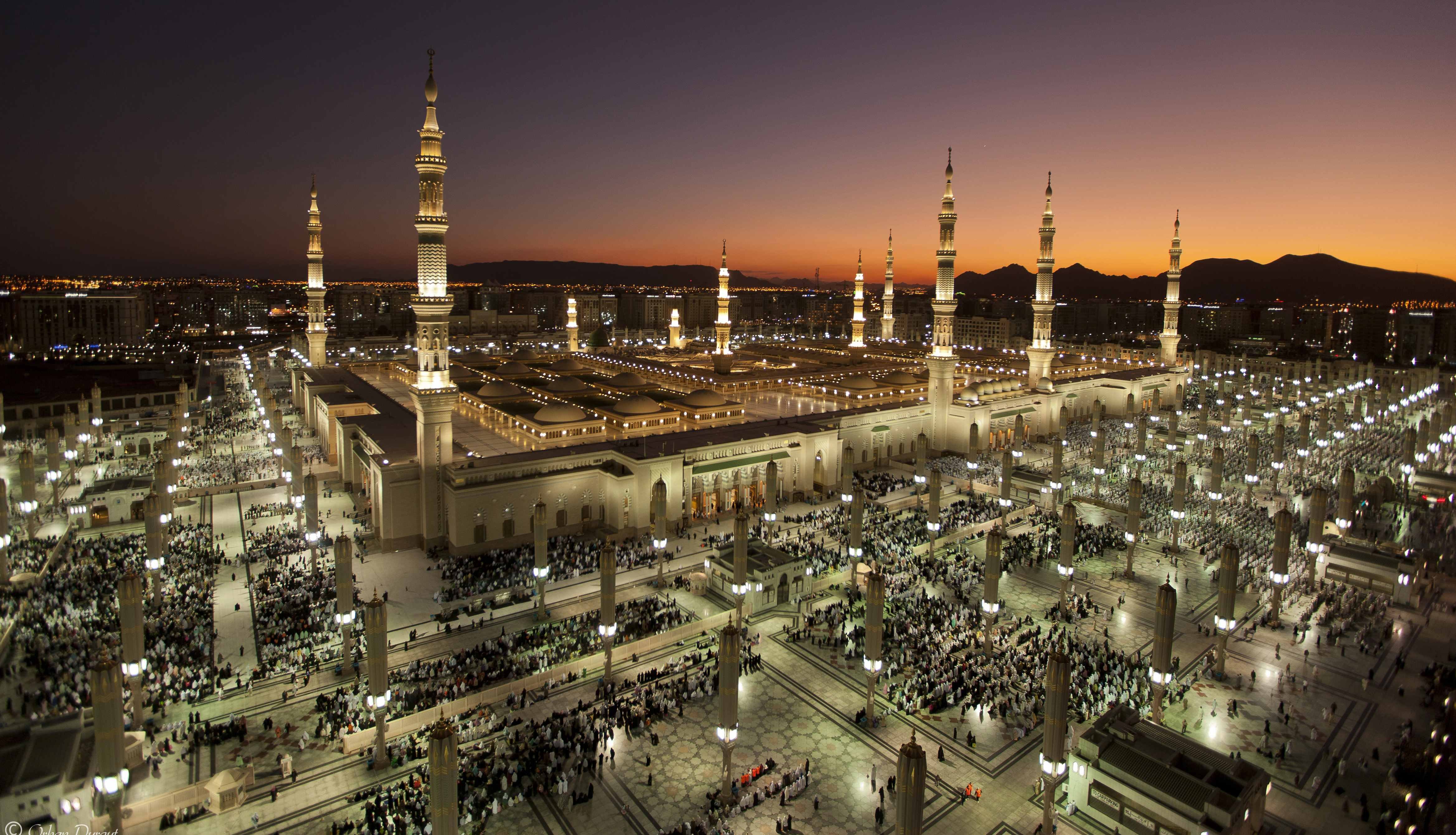 Медина что это. Аль-Масджид АН-Набави в Медине. Мечеть пророка (Масджид АН-Набави). Город Медина мечеть пророка. Мечеть АН-Набави, Медина (Саудовская Аравия).