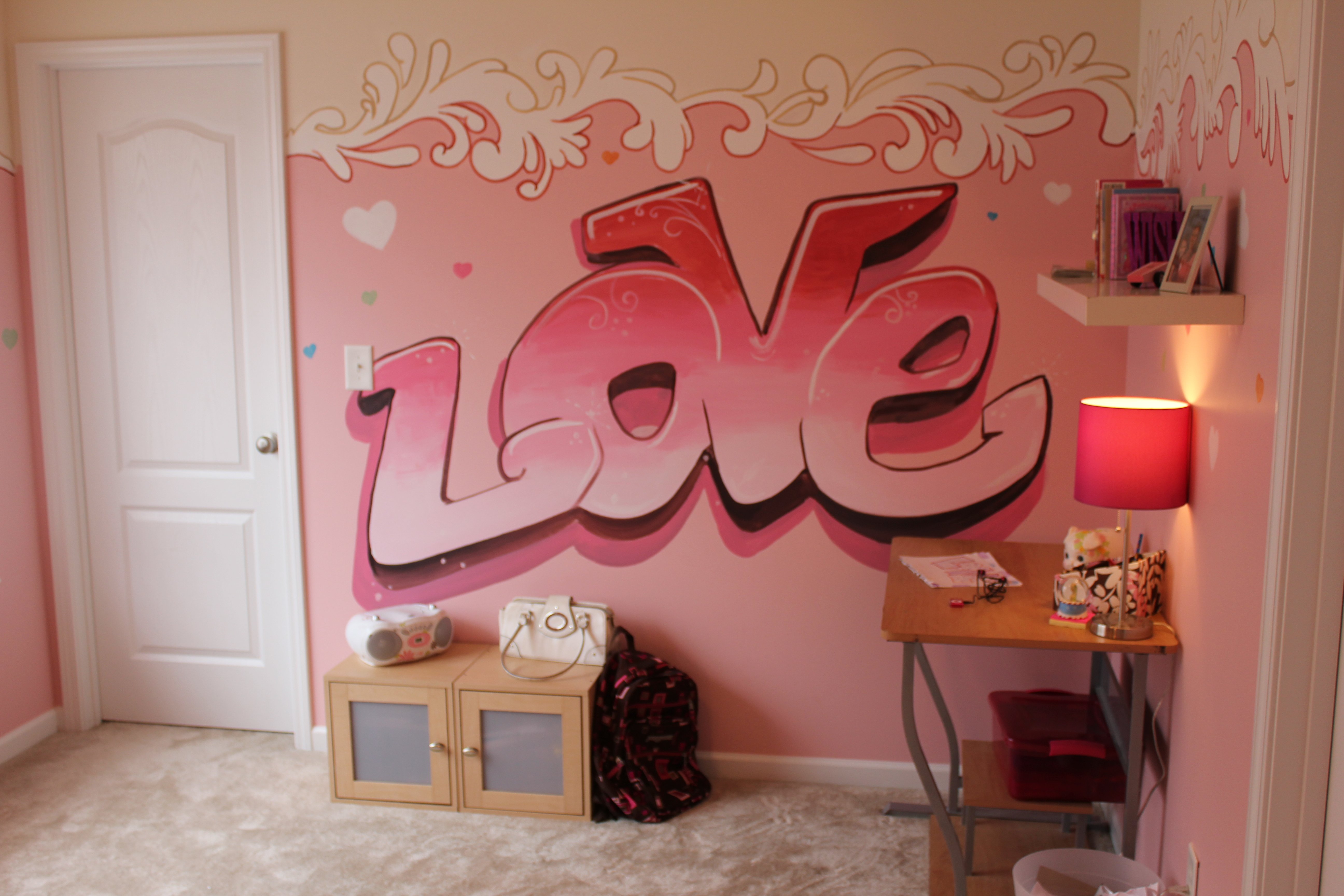 Pinki widget рисовать на обоях. Надписи на стену в комнату. Украшения для комнаты. Надписи на стенах. Граффити на стене в комнате.